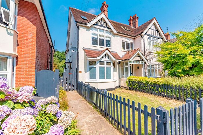 2 Bedroom Maisonette For Sale In Gordon Road, Camberley, GU15