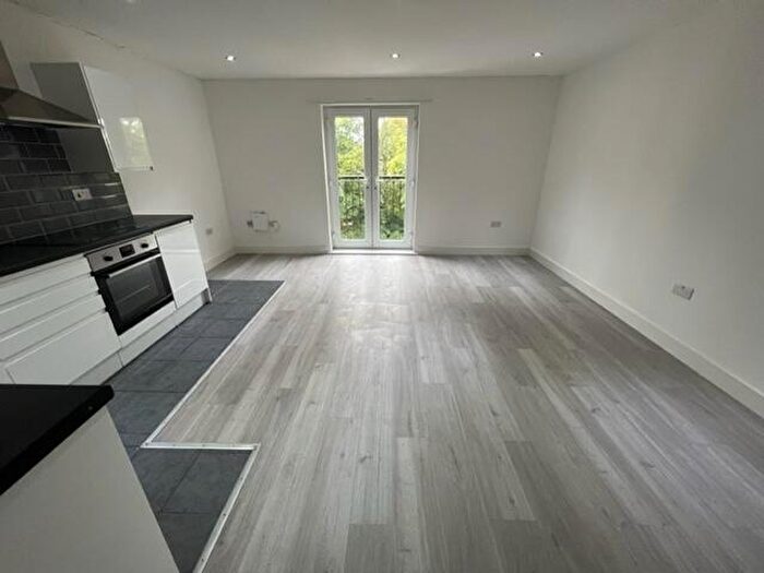 1 Bedroom Flat To Rent In Spire View, SO15