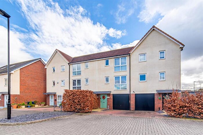 3 Bedroom End Of Terrace House For Sale In Leasingthorne Way, Great Park, NE13