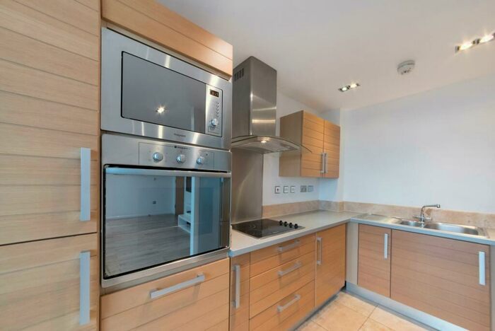 2 Bedroom Apartment To Rent In City Tower, Limeharbour, Canary Wharf, E14