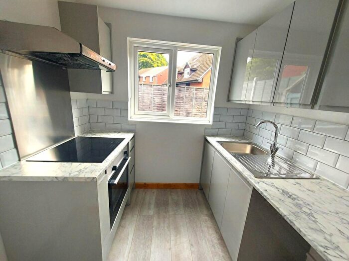 Semi-Detached House To Rent In Cardinal Drive, Waterlooville, Hampshire, PO7