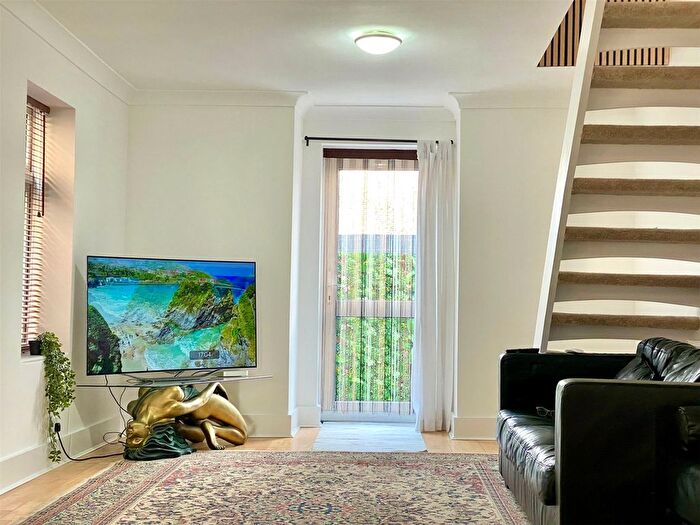 2 Bedroom Detached House For Sale In New Road, Orpington, BR6