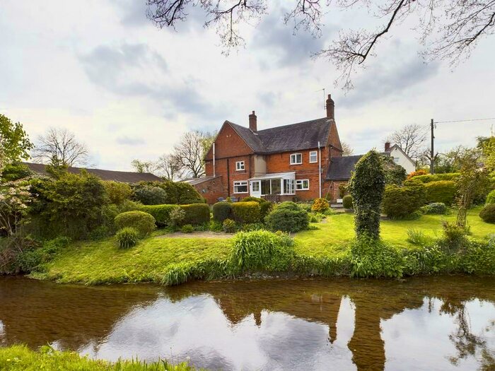 3 Bedroom Farm House For Sale In Sudbury Road, Yoxall, Burton-on-Trent, DE13