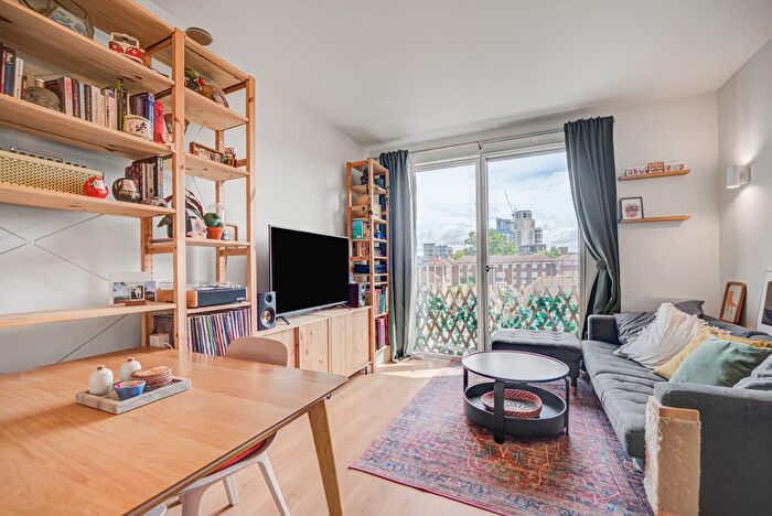 1 Bedroom Flat For Sale In Harbard Close, London, IG11