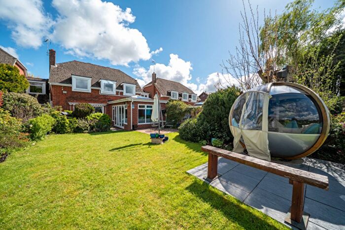 5 Bedroom Link Detached House For Sale In Yew Tree Close, Goodworth Clatford, SP11