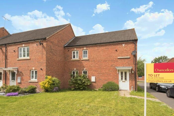 2 Bedroom End Of Terrace House To Rent In Victoria Gardens, Reading, RG40