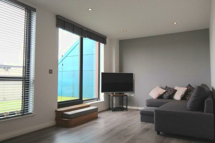 2 Bedroom Flat To Rent In One Brewery Wharf, Leeds, LS10