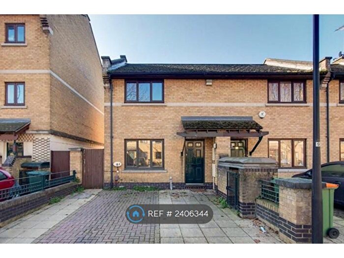 3 Bedroom Terraced House To Rent In Hanover Avenue, London, E16