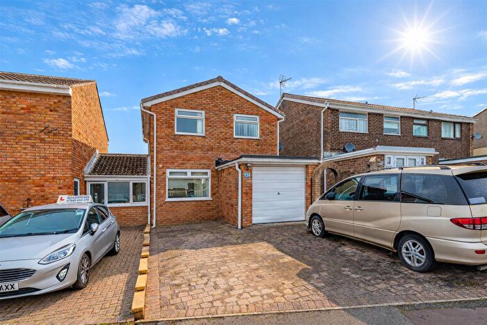 3 Bedroom Detached House For Sale In Maes Talcen, Brackla, Bridgend, CF31