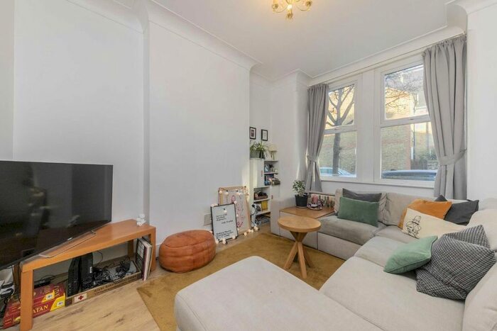 2 Bedroom Flat To Rent In Glasford Street, London, SW17