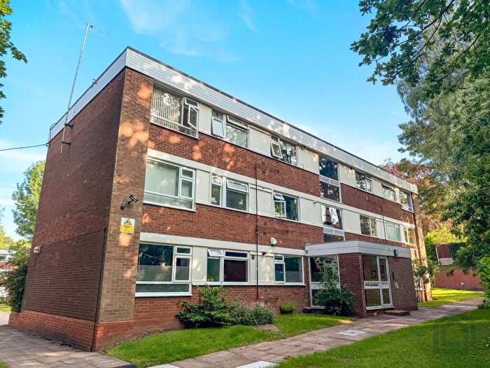 2 Bedroom Flat For Sale In Flat Lloyd Square Niall Close, Birmingham, B15