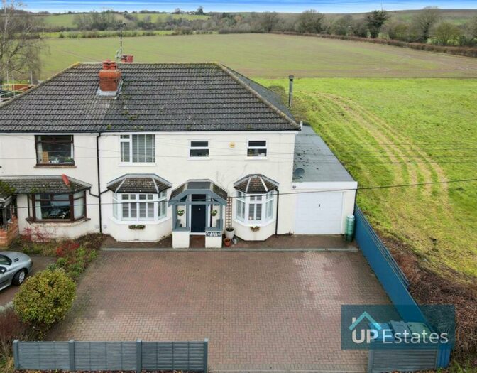 4 Bedroom Semi-Detached House For Sale In Kentucky, Stoneleigh Road, Bubbenhall, Coventry, CV8