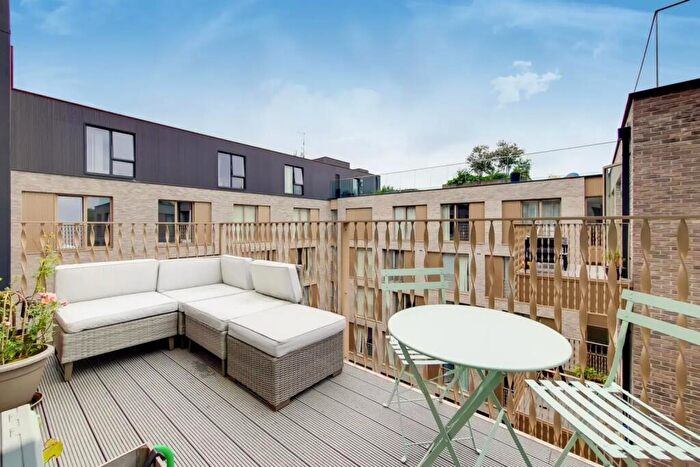 2 Bedroom Flat To Rent In Rochester Place, Camden, NW1