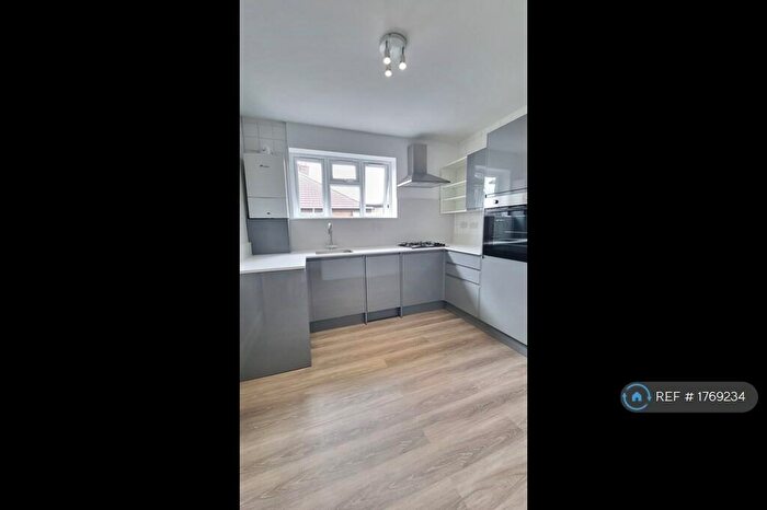 2 Bedroom Flat To Rent In Mayland Croft, Harrow, HA3