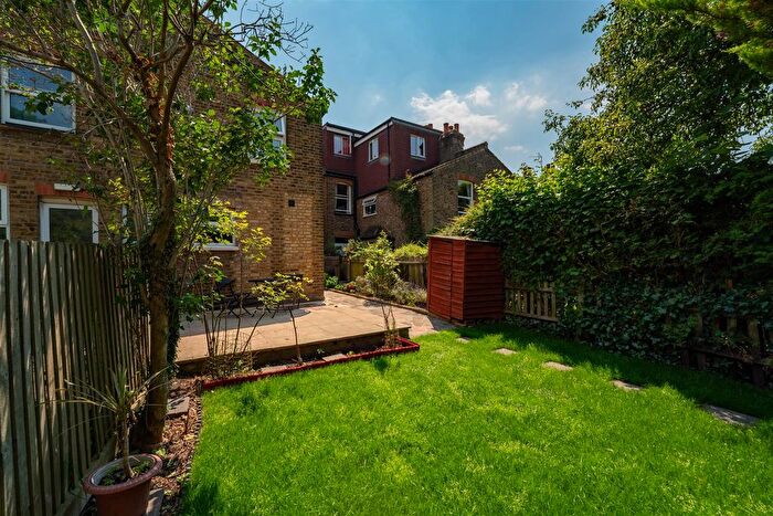 1 Bedroom Flat For Sale In Oaklands Road, London, W7
