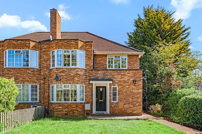 2 Bedroom Maisonette For Sale In Gladsmuir Close, Walton-On-Thames, KT12