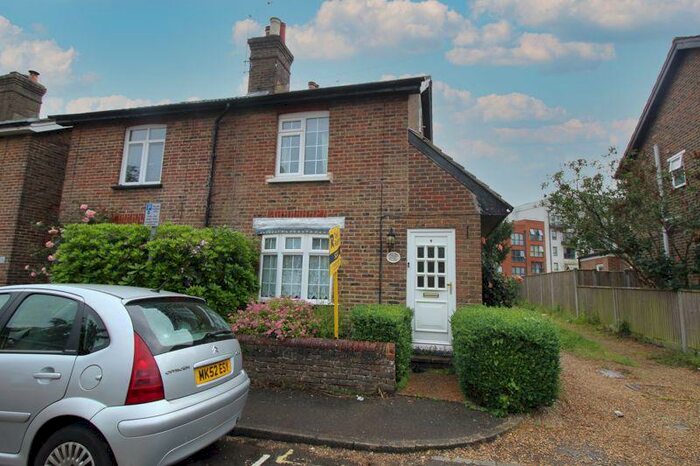 3 Bedroom Semi-Detached House To Rent In West Green, Crawley, RH11