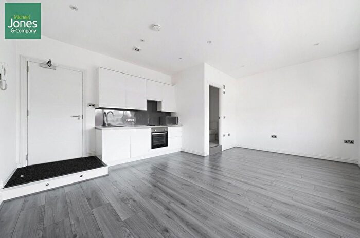 Studio To Rent In New Broadway, Worthing, West Sussex, BN11