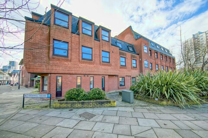 1 Bedroom Apartment To Rent In Cromwell Square, Ipswich, IP1