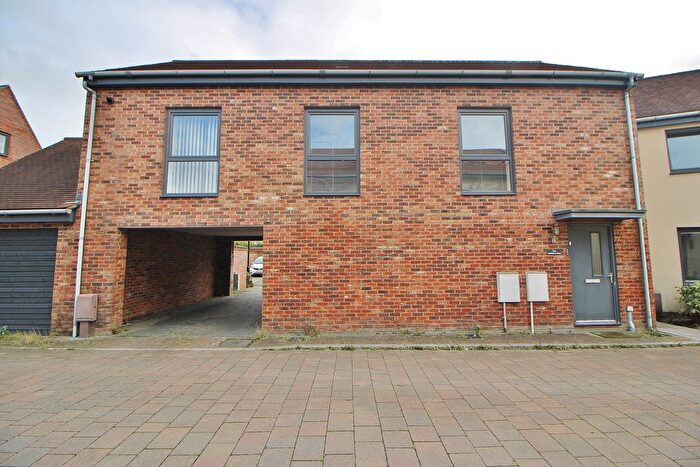 2 Bedroom Detached House For Sale In Saddleback Road, Waterlooville, PO7
