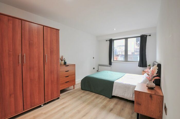 2 Bedroom Flat To Rent In Oldham Road, Manchester, M4