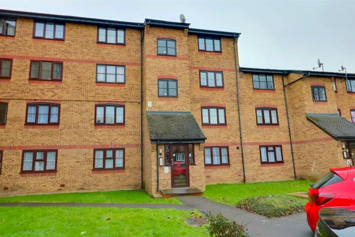 1 Bedroom Apartment To Rent In Crest Avenue, Grays, RM17