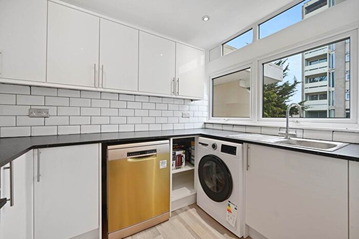 2 Bedroom Flat To Rent In Bloomsbury Close, Ealing, London, W5