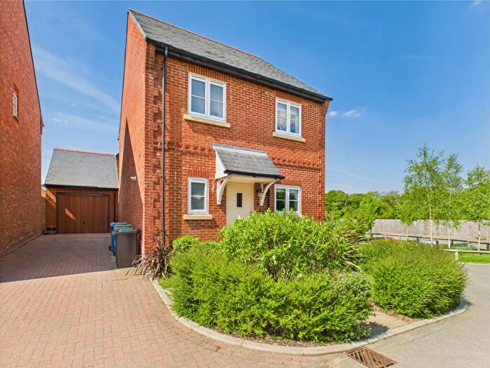 3 Bedroom Detached House To Rent In Heatherdene Road, High Wycombe, HP10