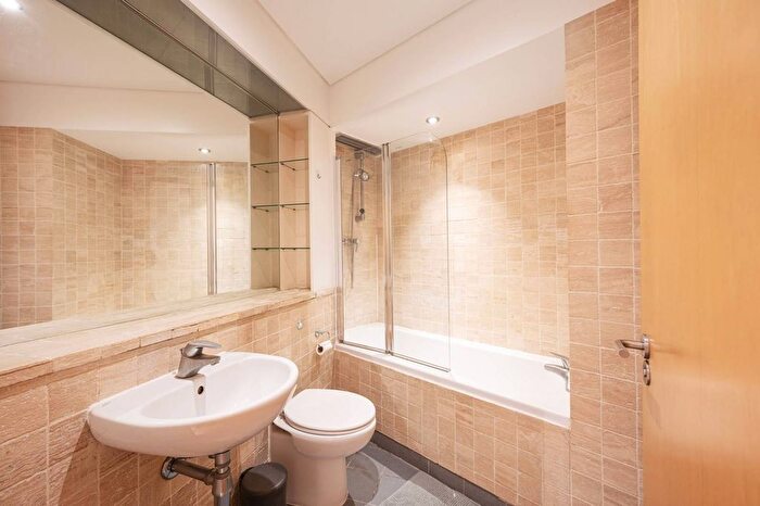 1 Bedroom Flat To Rent In Britton Street, Clerkenwell, London, EC1M