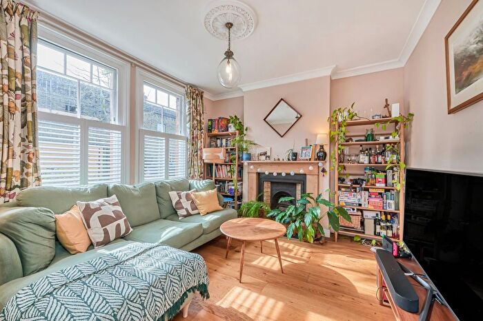 2 Bedroom Flat For Sale In Robertson Street, London, SW8