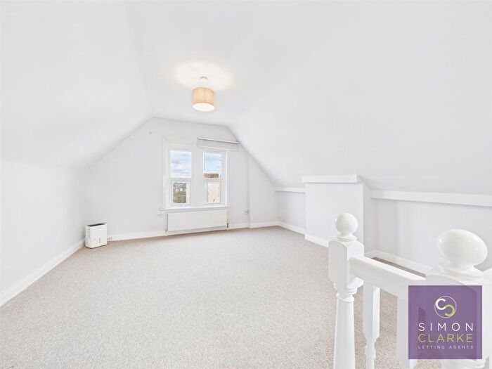 1 Bedroom Flat To Rent In Holly Park Road, Friern Barnet, N11