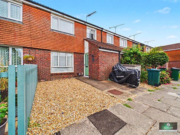 3 Bedroom Terraced House For Sale In Beaumont Close, Ifield West, RH11