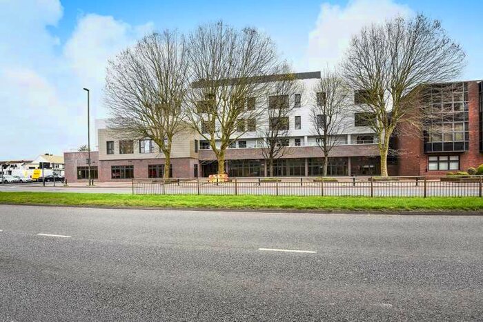 Apartment To Rent In Crownage Court, Sunbury On Thames, TW16