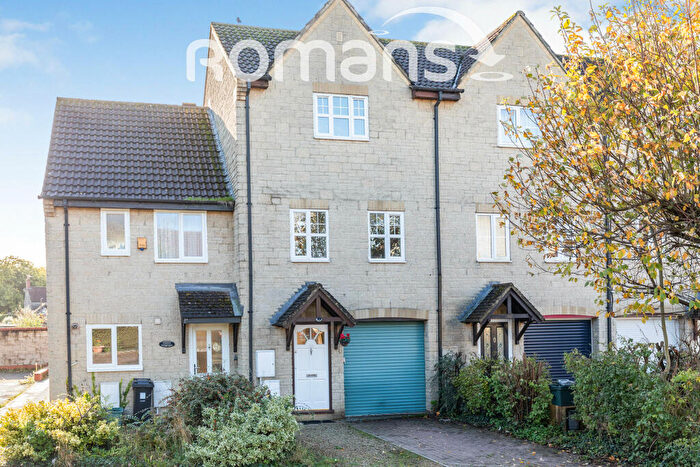 3 Bedroom Terraced House To Rent In Couzens Close, Chipping Sobury, BS37