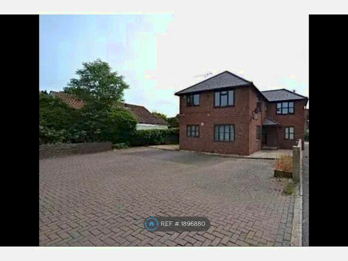 1 Bedroom Flat To Rent In Regents Court, Southminster, CM0