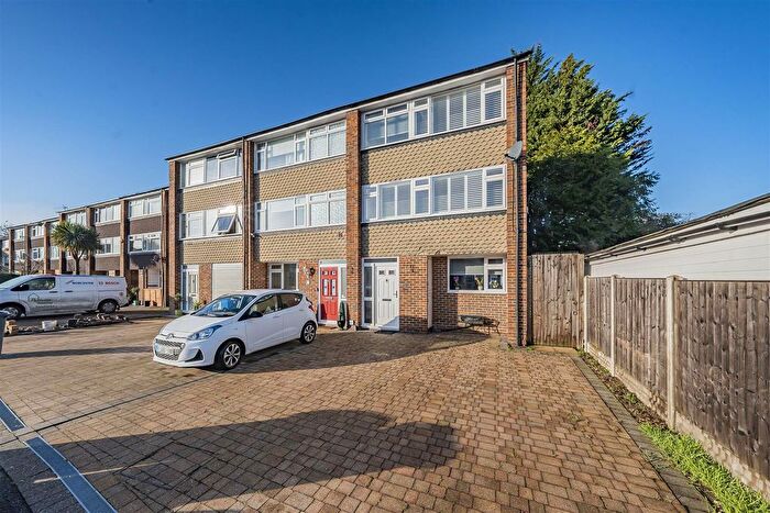 3 Bedroom Town House For Sale In Pierson Road, Windsor, SL4