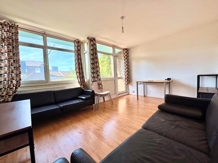 3 Bedroom Flat To Rent In Old Market Square, London, E2