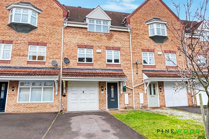3 Bedroom Town House For Sale In Foyers Way, Chesterfield, Derbyshire, S41