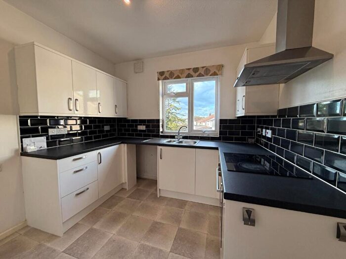 2 Bedroom Flat To Rent In Kendall Road, Staple Hill, Bristol, BS16