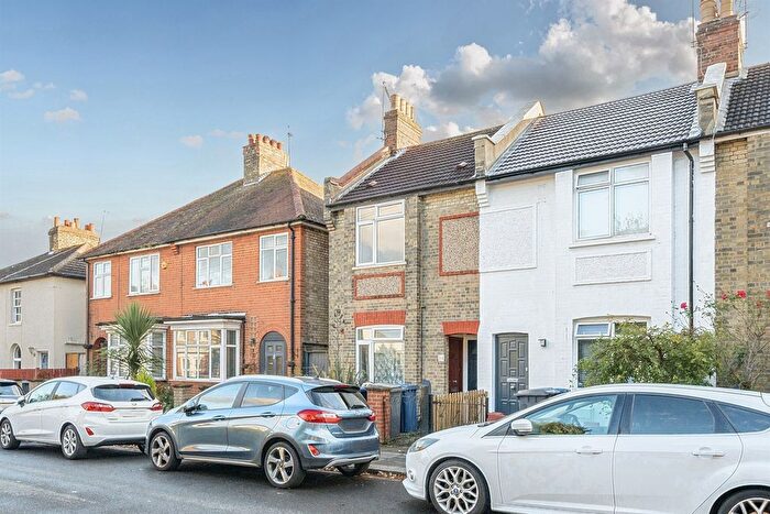 1 Bedroom Maisonette For Sale In Rasper Road, London, N20