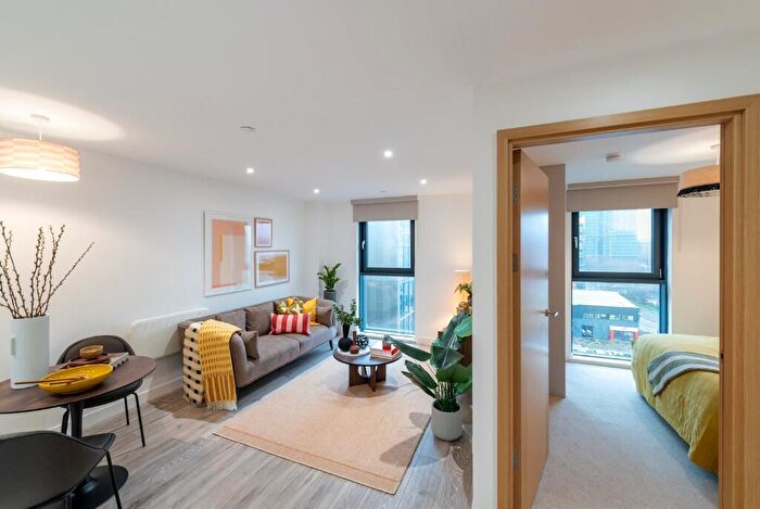 1 Bedroom Apartment To Rent In The Radiant, Kirkstall Road, Leeds, West Yorkshire, LS3