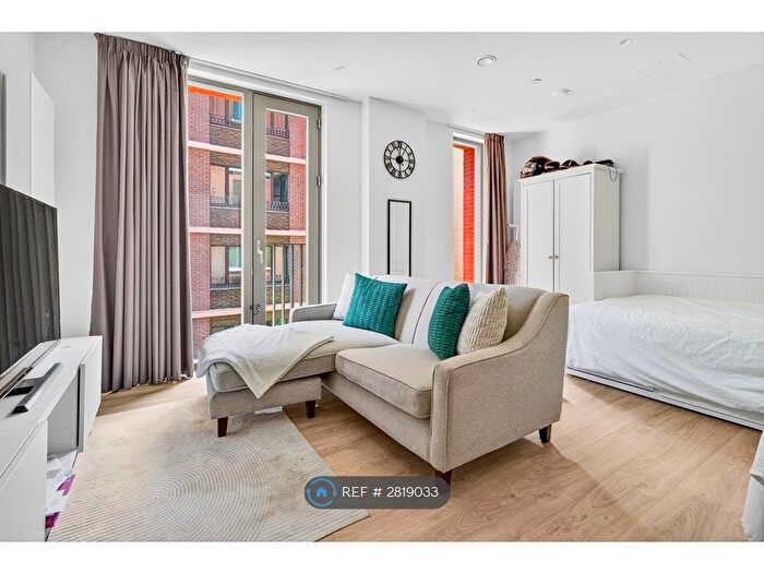 Studio To Rent In Cadence Court, London, N1C