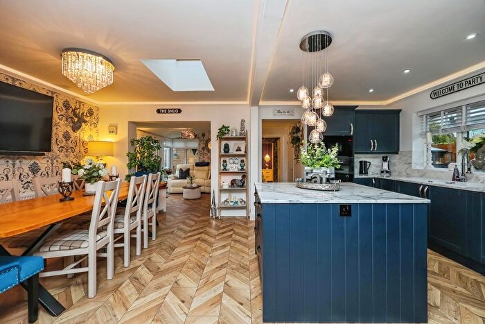 3 Bedroom Bungalow For Sale In Chatsworth Drive, Mansfield, Nottinghamshire, NG18