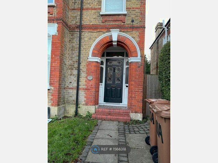 3 Bedroom Semi-Detached House To Rent In Blenheim Gardens, Wallington, SM6