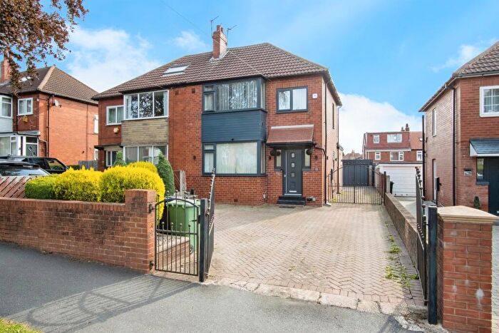 3 Bedroom Semi-Detached House For Sale In Ring Road, Crossgates, Leeds, LS15