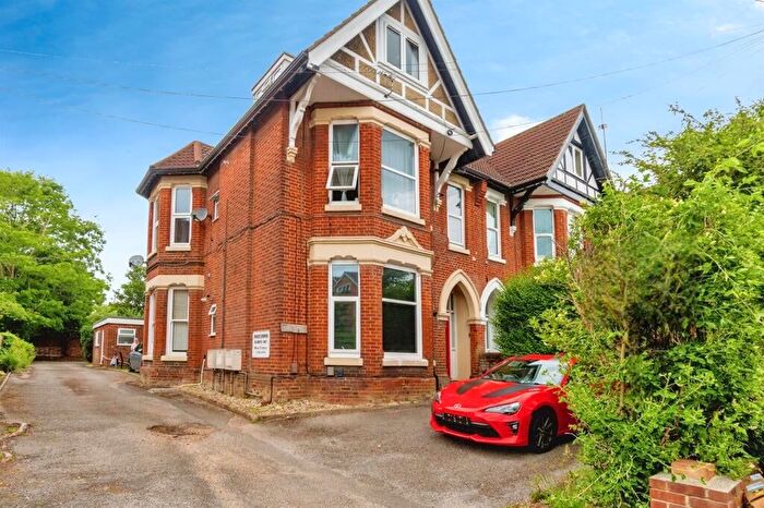 1 Bedroom Flat For Sale In Hill Lane, Southampton, SO15