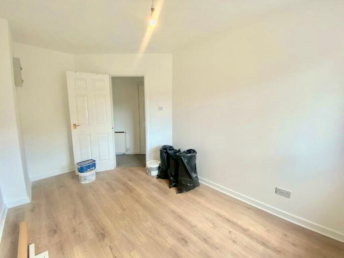 2 Bedroom Flat To Rent In Riverside Steps, St. Annes Park, Bristol, BS4