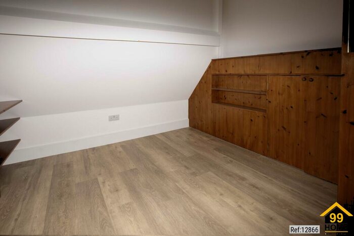 2 Bedroom Flat To Rent In Hendon Lane, London, N3