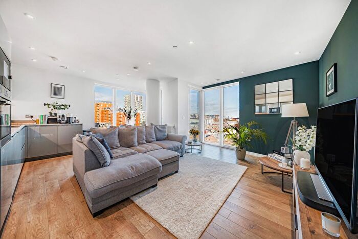 3 Bedroom Flat For Sale In Harrison Walk, Greenwich, SE10