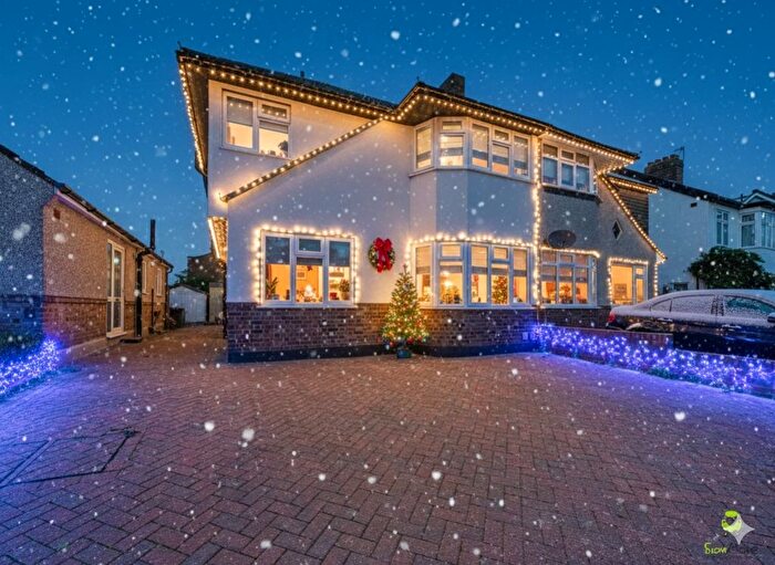 4 Bedroom Semi Detached House For Sale In Avenue Road, Bexleyheath, DA7